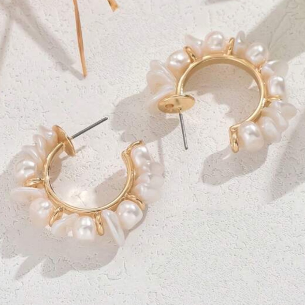 Baroque Pearl Gold Hoop Huggie Earrings New - Picture 6 of 6